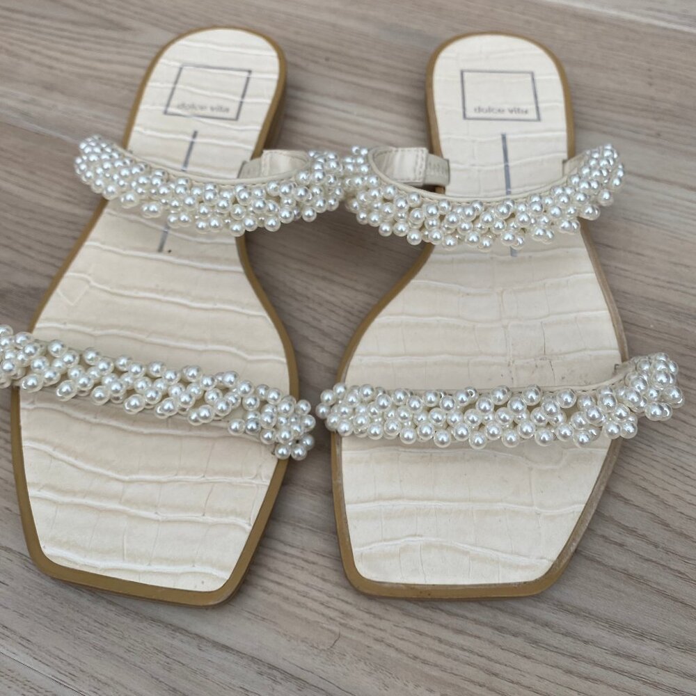 Dolce Vita Ivee Pearl Sandals (size 7)